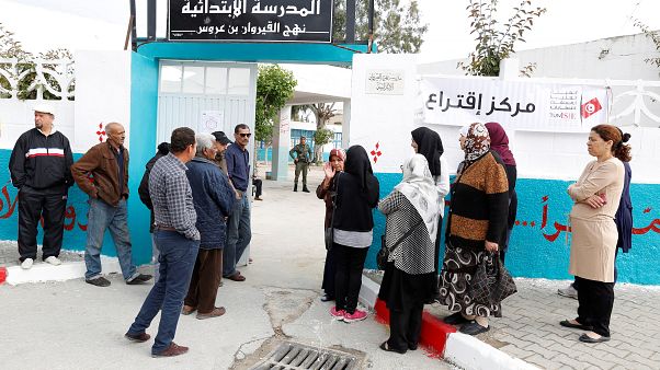 التونسيون ينتخبون مجالسهم البلدية في أول انتخابات حرة منذ الثورة التونسيون ينتخبون مجالسهم البلدية في أول انتخابات حرة منذ الثورة
