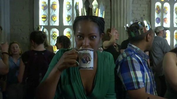 Un bar américain aux couleurs royales britanniques à l'approche du mariage de Harry et Meghan Un bar américain aux couleurs royales britanniques à l'approche du mariage de Harry et Meghan