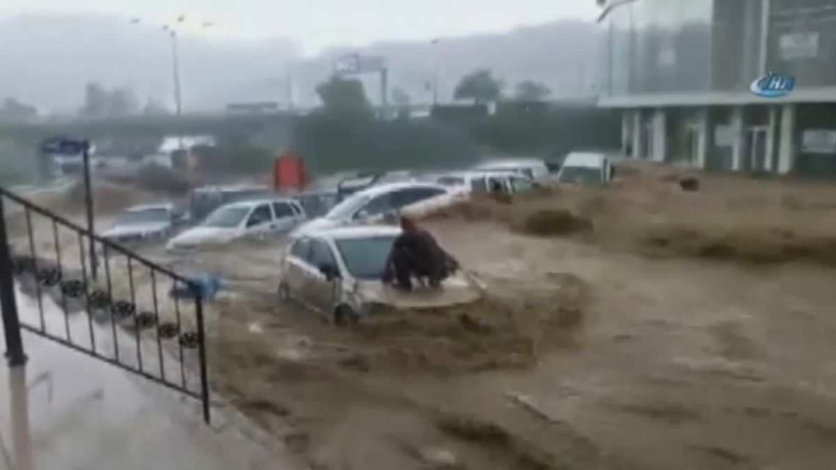 Las lluvias torrenciales lo arrastran todo a su paso en Turquía