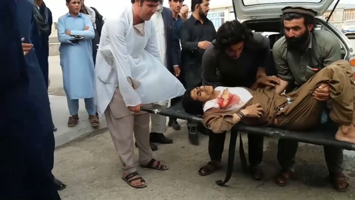 Afganistan'da camide patlama: 13 ölü