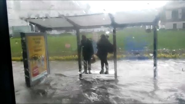 Ankara: warten, dass der Bus "angeschwommen" kommt Ankara: warten, dass der Bus "angeschwommen" kommt