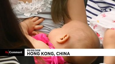 Hong Kong : un flashmob en faveur de l'allaitement maternel en public