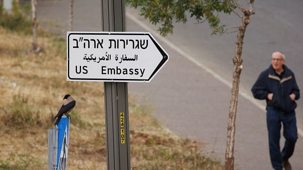 Már tábla jelzi a jeruzsálemi amerikai nagykövetséget Már tábla jelzi a jeruzsálemi amerikai nagykövetséget