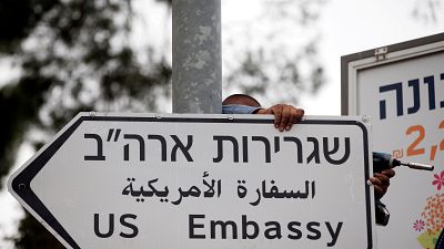 Ιερουσαλήμ: Πινακίδες με την ένδειξη "Πρεσβεία των ΗΠΑ"