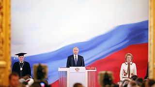 بوتين يتسلم عهدته الرئاسية الرابعة ويرشح ميدفيديف رئيسا للوزراء