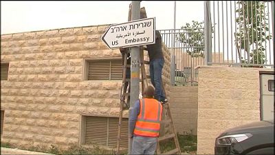 Primeiros sinais a indicar a nova embaixada americana em Israel