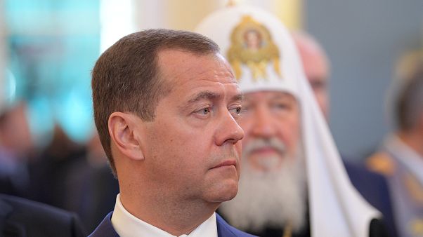 Путин вновь выдвинул Медведева на премьерский пост Путин вновь выдвинул Медведева на премьерский пост