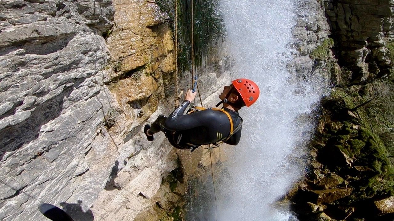 ماجراجویی در گرجستان؛ راهپیمایی در ارتفاعات سرگیجه آور «اوکاتسای» ماجراجویی در گرجستان؛ راهپیمایی در ارتفاعات سرگیجه آور «اوکاتسای»