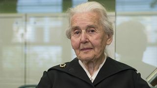 Haftstrafe nicht angetreten: 89-jährige Holocaust-Leugnerin verhaftet