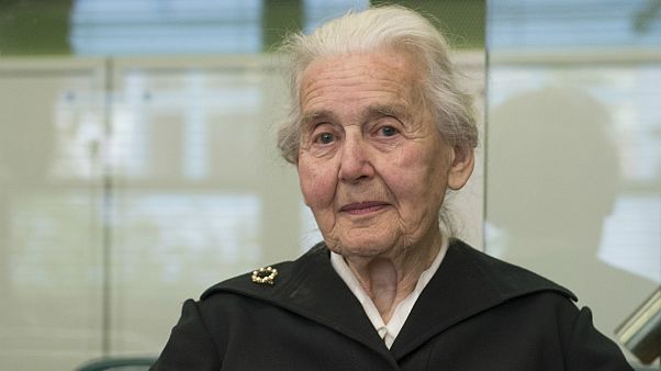 Haftstrafe nicht angetreten: 89-jährige Holocaust-Leugnerin verhaftet Haftstrafe nicht angetreten: 89-jährige Holocaust-Leugnerin verhaftet