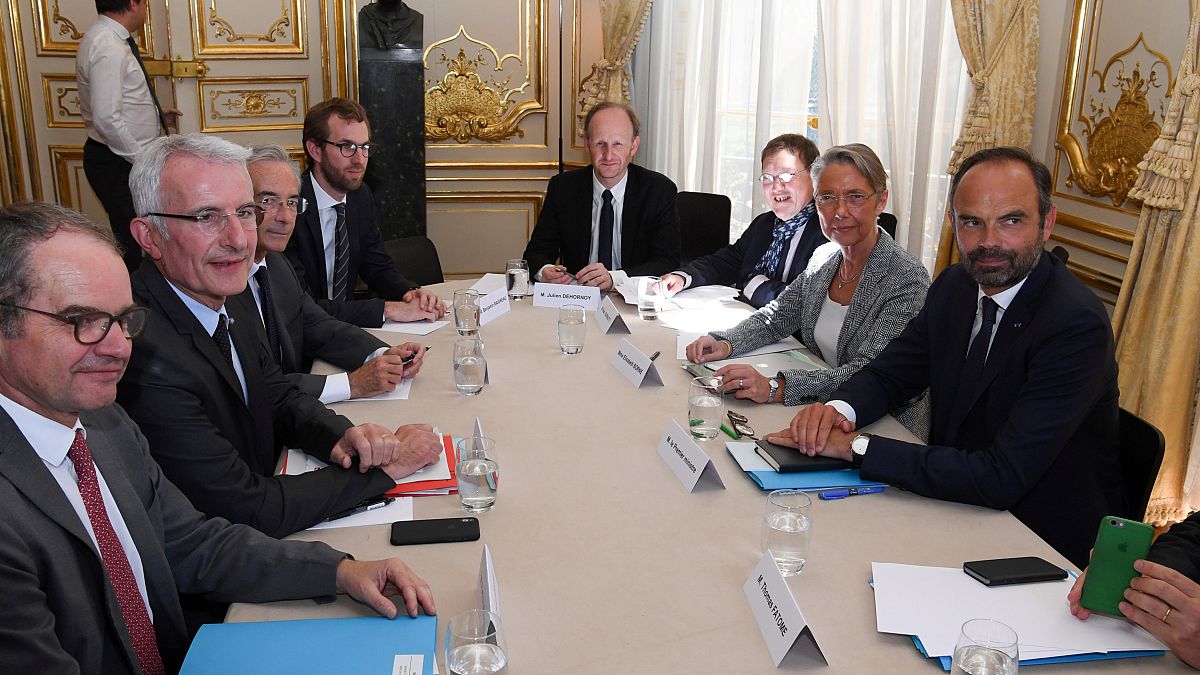 Fransa Başbakanı Philippe sendika başkanlarıyla buluştu