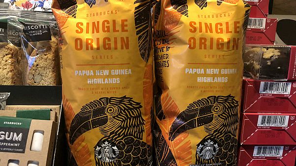 Csomagolt Starbucks kávé a cég egyik New York-i kávézójában Csomagolt Starbucks kávé a cég egyik New York-i kávézójában