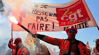 درگیری پلیس و کارگران معترض راه‌آهن در ایستگاه مونپارناس پاریس