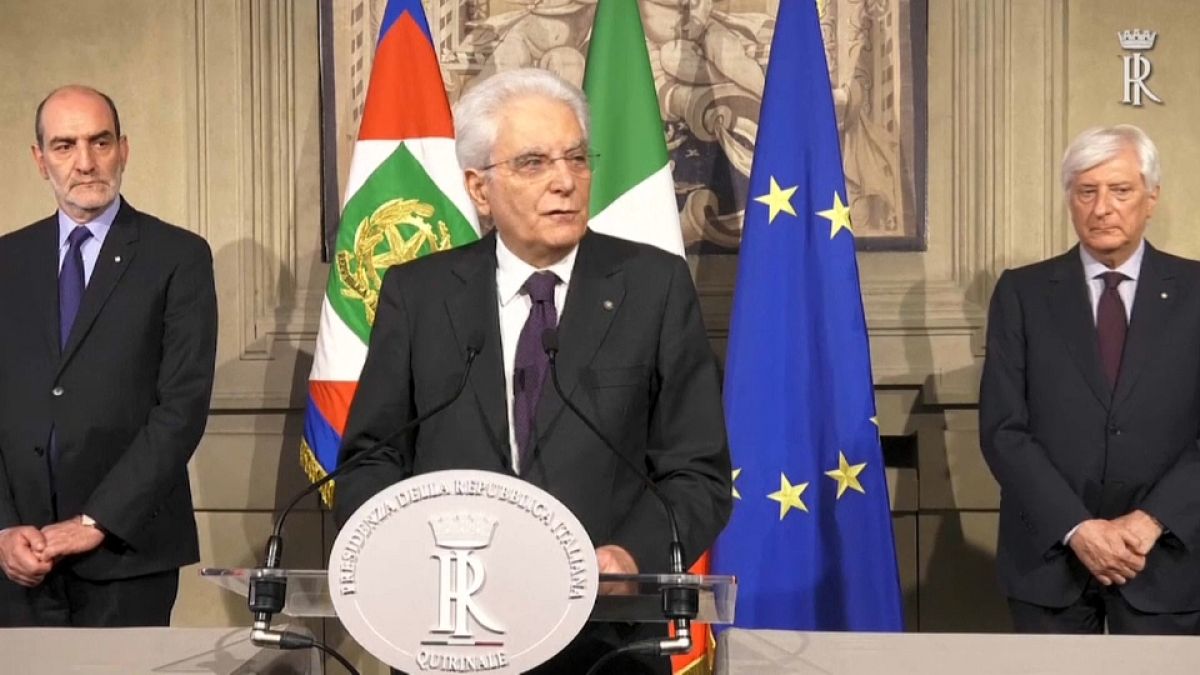 Mattarella: "governo di garanzia fino a dicembre poi il voto"