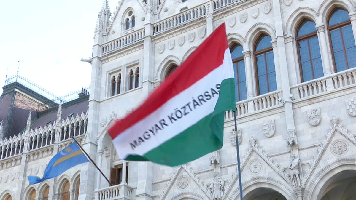 Protestos na primeira sessão do novo parlamento húngaro