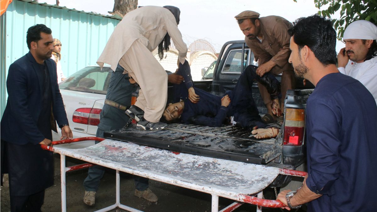 طائرات أفغانية تقتل وتصيب 107 من المدنيين الشهر الماضي