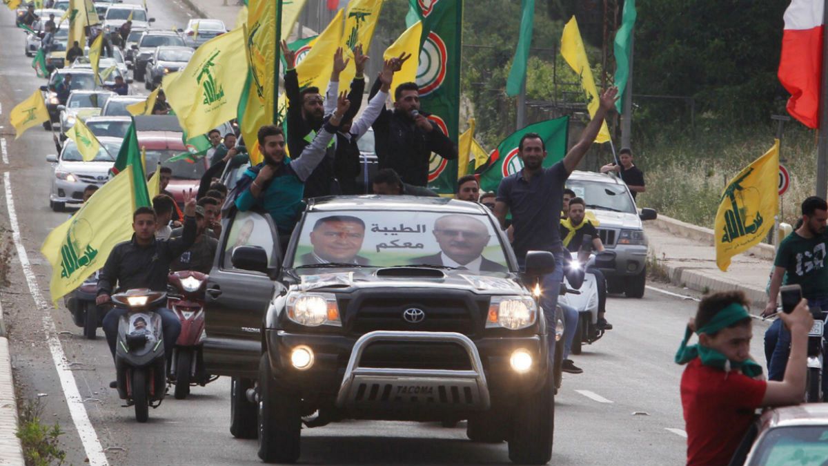 شادی طرفداران گروه حزب الله لبنان پس از پیروزی در انتخابات پارلمانی لبنان