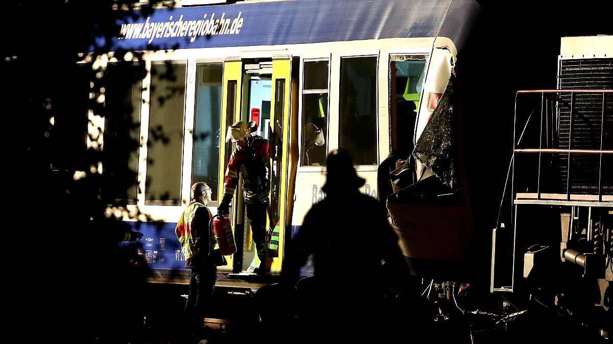 Almanya'da tren kazası: 2 ölü, 14 yaralı