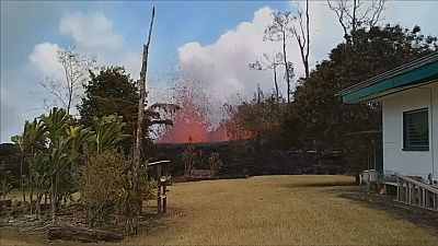 Hawaii'de lavlar 35 evi yuttu