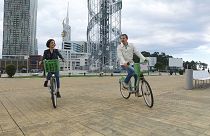 Recorre el paseo marítimo de Batumi en bicicleta