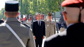 Macron bei der Zeremonie in Paris