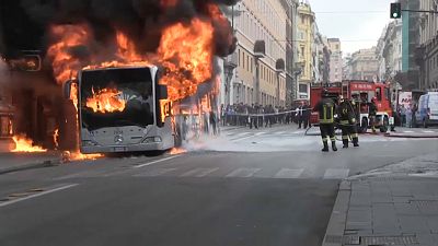 Roma'da yolcu otobüsü alevler içinde kaldı