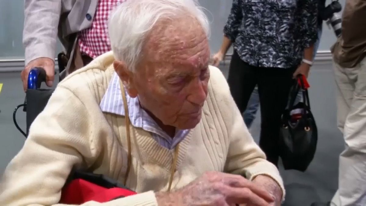 Australia's oldest scientist David Goodall says he's "ready to die"