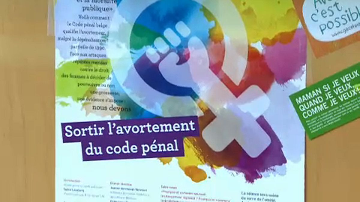 Bélgica: governo quer retirar aborto do código penal