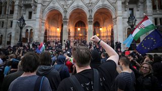 Macarlar Orban hükümetini protesto etti