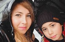 یکی از «دختران خیابان انقلاب» با فرزند ۹ ساله‌اش بازداشت شد