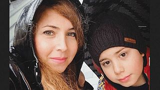 یکی از «دختران خیابان انقلاب» با فرزند ۹ ساله‌اش بازداشت شد