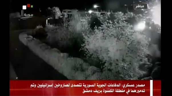 Siria, missili su una base militare nei sobborghi di Damasco Siria, missili su una base militare nei sobborghi di Damasco