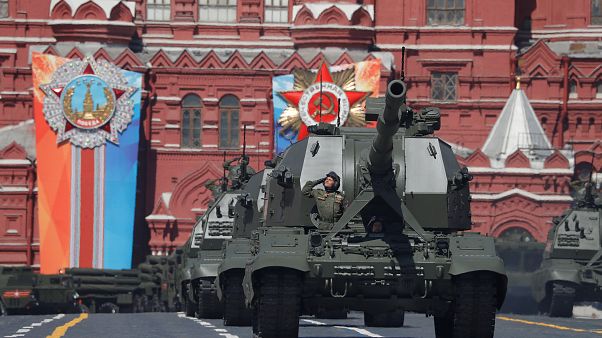 Putin exibe tanques, caças e novo míssil no Dia da Vitória Putin exibe tanques, caças e novo míssil no Dia da Vitória