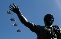 Vladimir Putin apresenta máquinas de guerra com discurso de paz