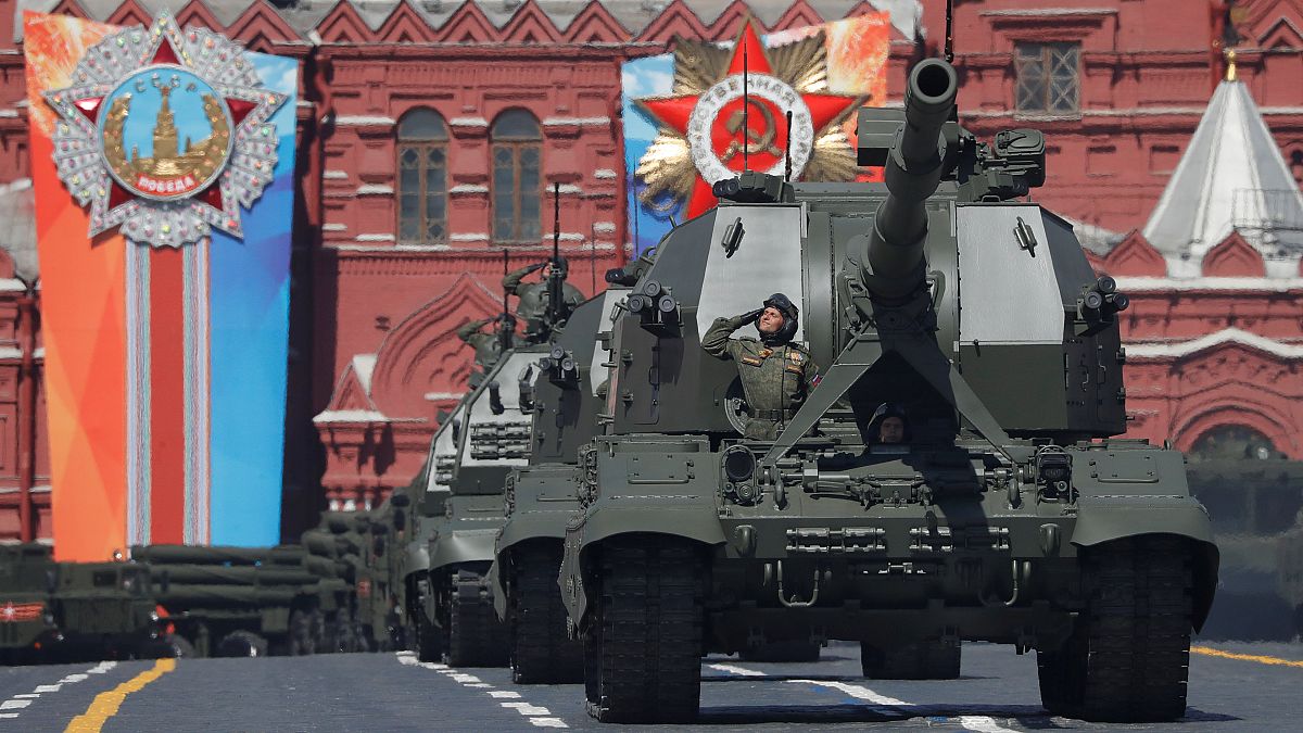 Russische Panzer bei Parade auf dem Roten Platz in Moskau