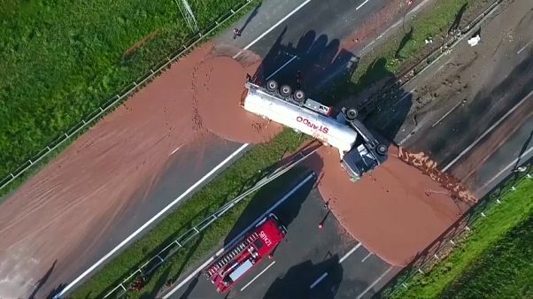 Toneladas de chocolate en una autopista de Polonia Toneladas de chocolate en una autopista de Polonia