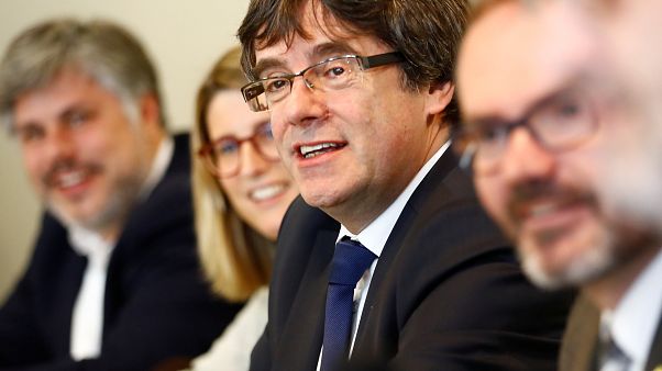 El Constitucional suspende la reforma que permitiría la investidura telemática de Puigdemont El Constitucional suspende la reforma que permitiría la investidura telemática de Puigdemont