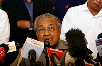 مهاتير محمد يفوز بأغلبية ساحقة في انتخابات ماليزيا ليصبح أكبر زعيم منتخب في العالم