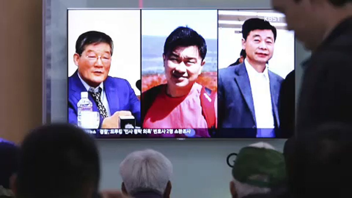 Kim Dzsong Un gesztusa a három amerikai szabadulása