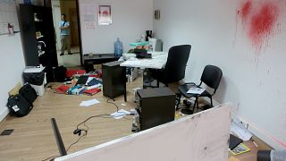 Επίθεση του Ρουβίκωνα στα γραφεία της Oxfam