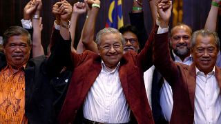 Der neue malaysische Premierminister Mahathir Mohamad beim Siegesjubel