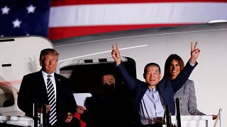 Kuzey Kore'nin serbest bıraktığı ABD'lileri Trump karşıladı