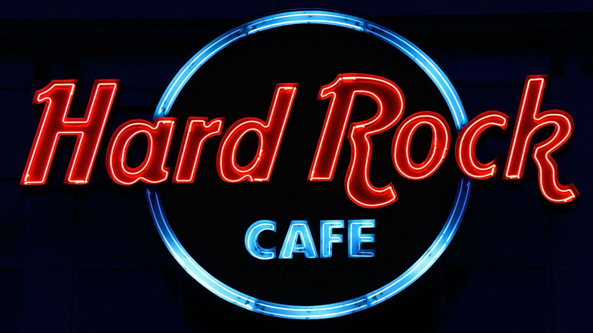 Women at Hard Rock Cafe told to ‘wear skirts, not trousers’