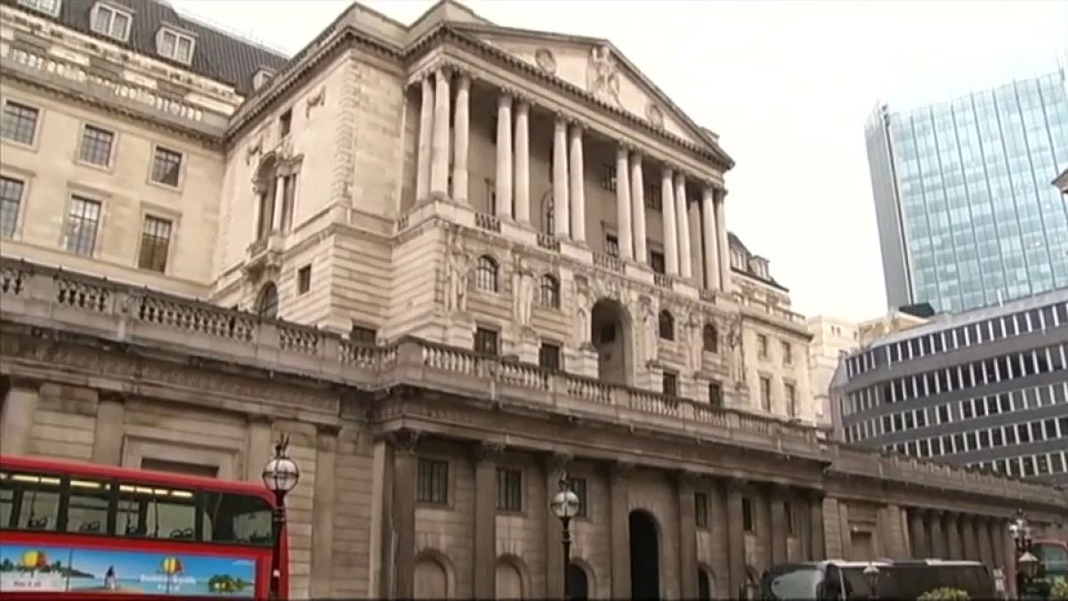 El Banco de Inglaterra mantiene los tipos de interés invariables