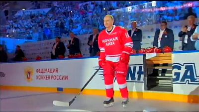 Putin improves hockey stats with goal on ice