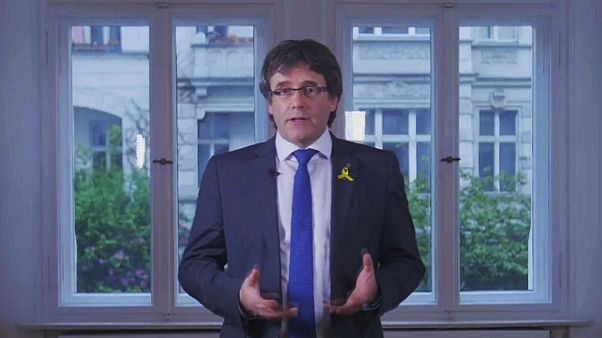 Puigdemont bölgesel yönetim başkanlığından adaylığını çekti Puigdemont bölgesel yönetim başkanlığından adaylığını çekti