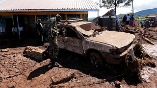 Θρήνος στην Κένυα για τους δεκάδες νεκρούς από την υπερχείλιση φράγματος