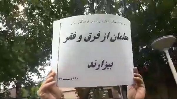 برخی معلمان بازداشتشده احتمالا به اوین منتقل شدهاند برخی معلمان بازداشتشده احتمالا به اوین منتقل شدهاند