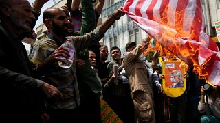 ألاف الإيرانيين يتظاهرون ضد موقف ترامب من اتفاق النووي 
