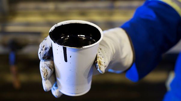 Стакан канадской нефти из Форт МакМеррей Стакан канадской нефти из Форт МакМеррей